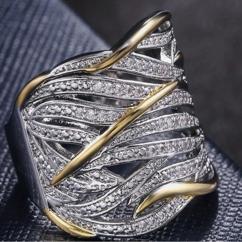 Elegant Gold and Silver Stylish Statement Ring